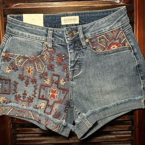 Embroidered denim shorts✨